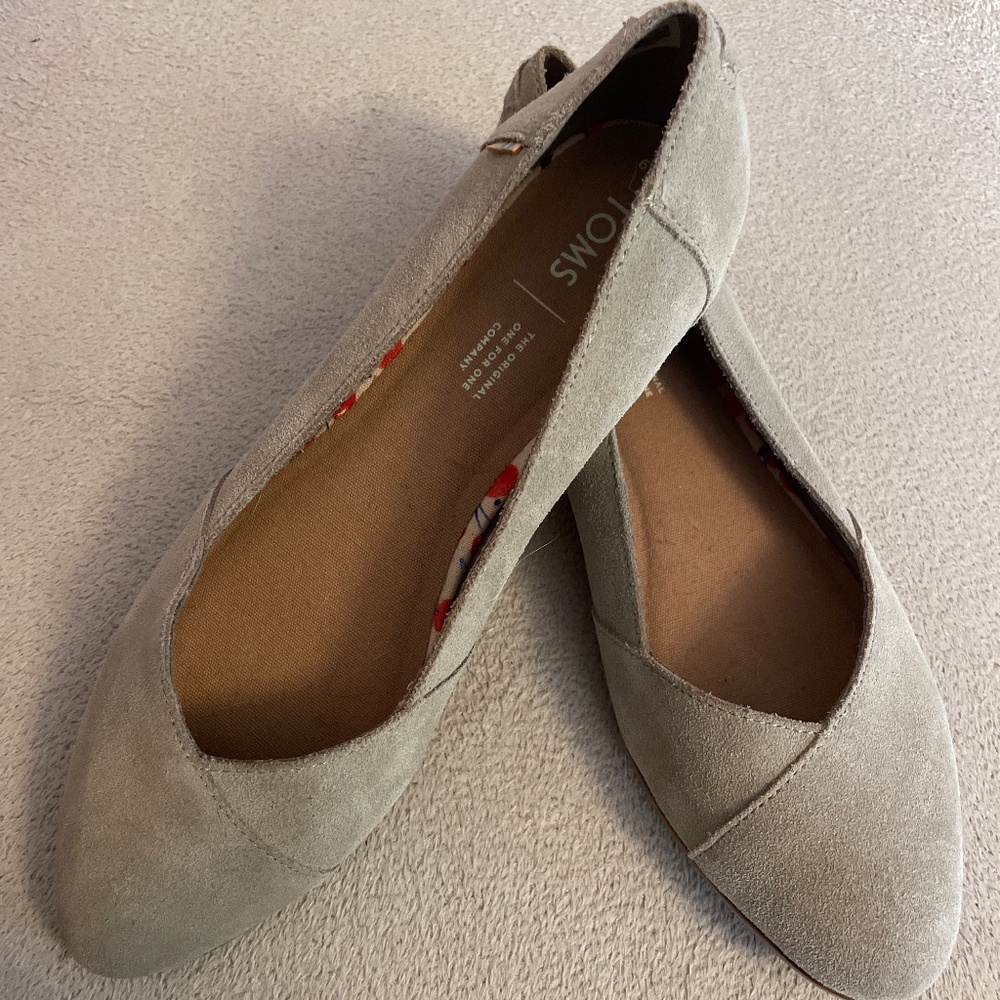 Toms Jutti Neat Flat NWT